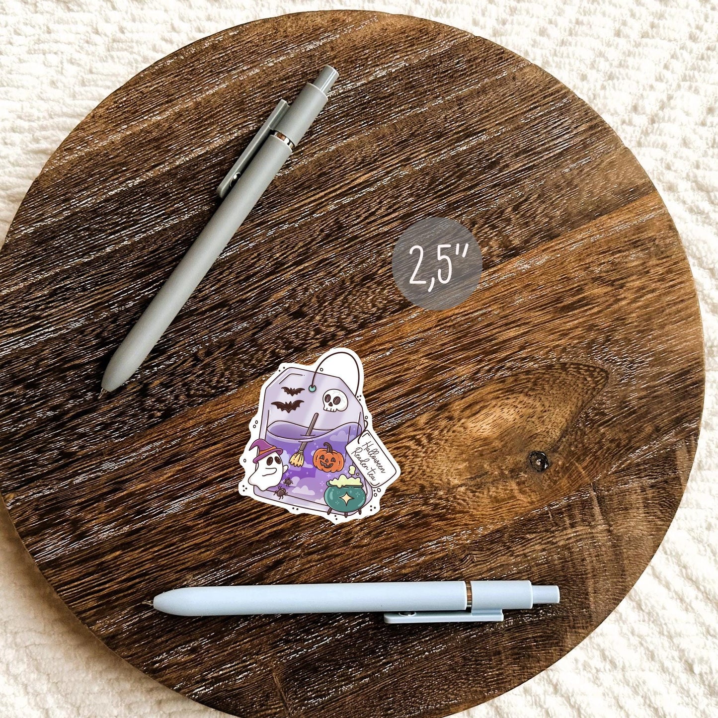 Halloween Readers Tea Sticker / Spooky Bookish Gift / Cozy Witch Decal / October Vibes / Cute Bookworm Present for Her / Autumn Tea