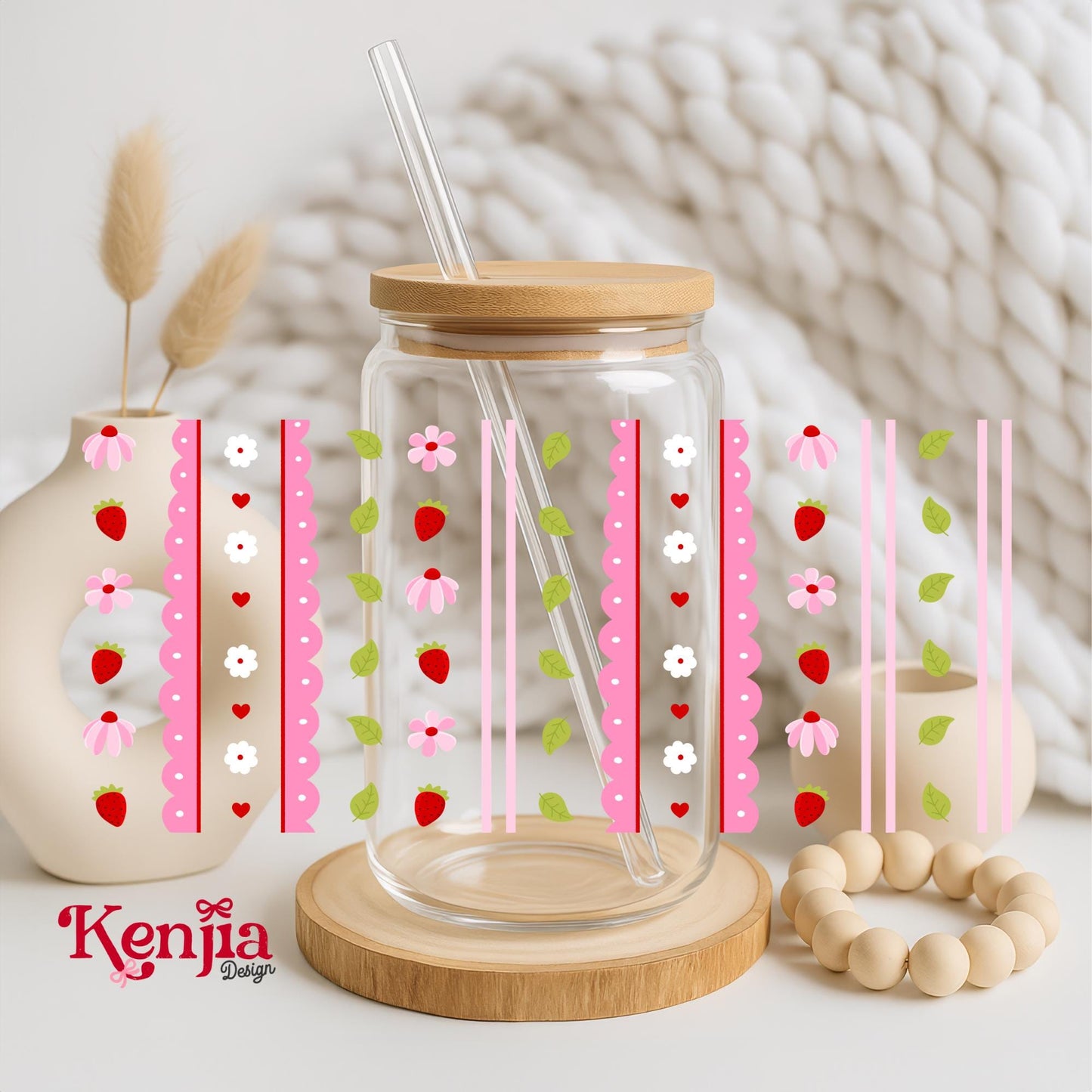 Strawberry and Flowers 16 OZ Glass Can With Lid & Straw / Water Bottle / UV Dtf Libbey Wrap Transfert / Iced Coffee Aesthetic Girly Floral
