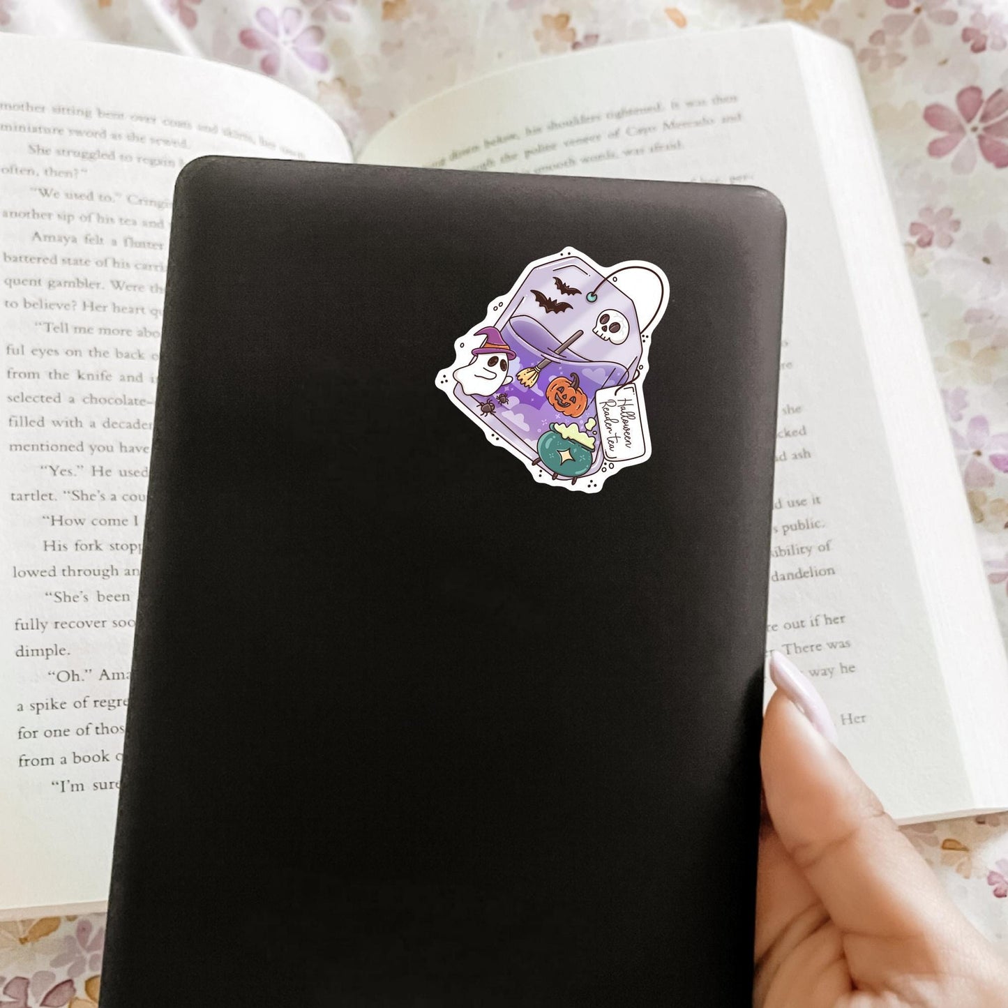 Halloween Readers Tea Sticker / Spooky Bookish Gift / Cozy Witch Decal / October Vibes / Cute Bookworm Present for Her / Autumn Tea