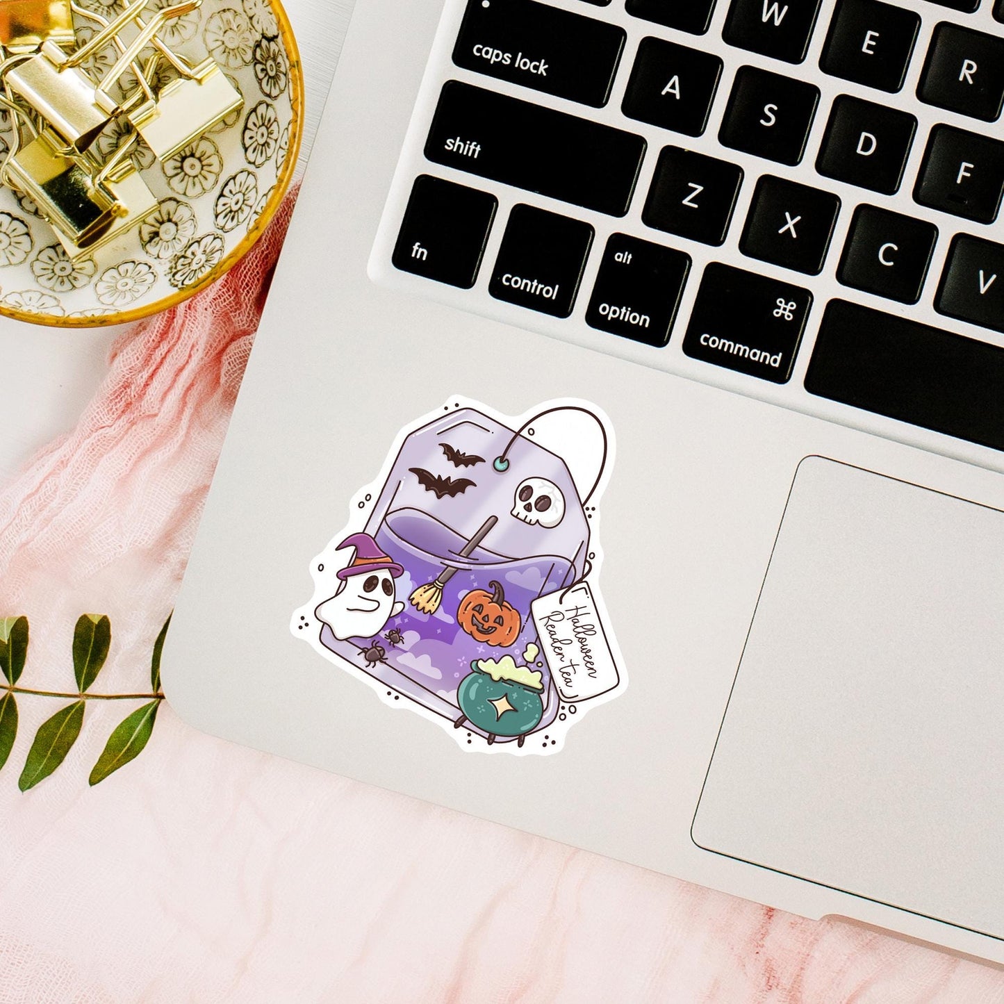 Halloween Readers Tea Sticker / Spooky Bookish Gift / Cozy Witch Decal / October Vibes / Cute Bookworm Present for Her / Autumn Tea