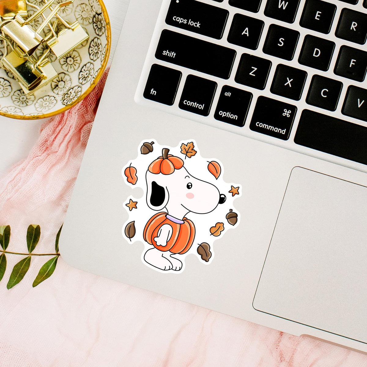 Snoopy Pumpkin Sticker / Halloween Beagle Gift / Cute Dog Lover Gift / Fall Dog Decal / Spooky Beagle / Autumn Cartoon Dog Gift / Pumpkin